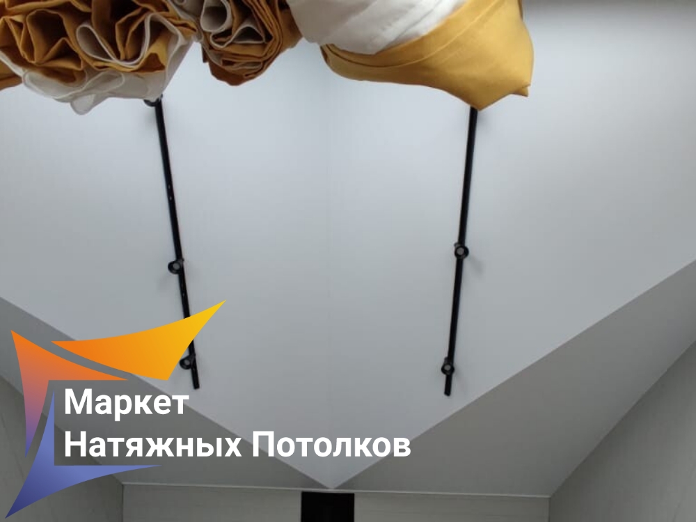 Ломанный потолок, второй свет, трекинговые светильники