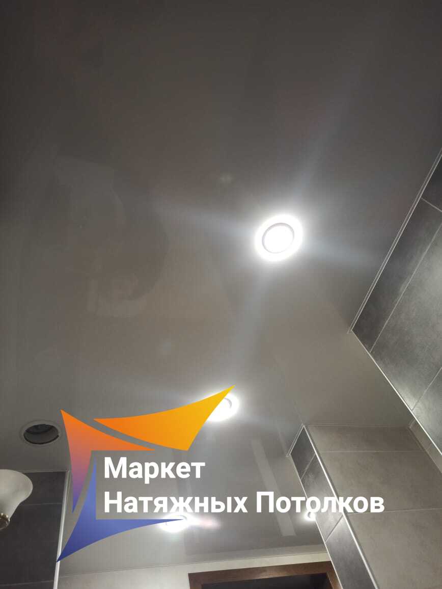 Матовый/глянцевый потолок, освещение, наклонные поверхности