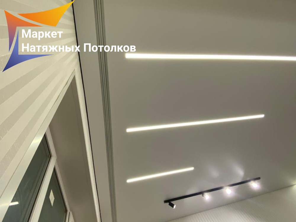 Современный потолок под ключ в коттедже